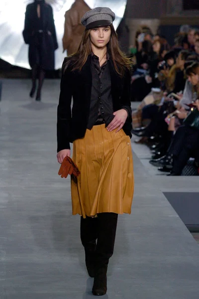 Look 16